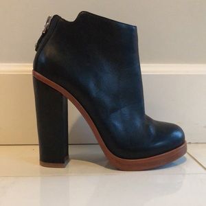 Dolce vita leather heeled bootie. Gorgeous. EUC!